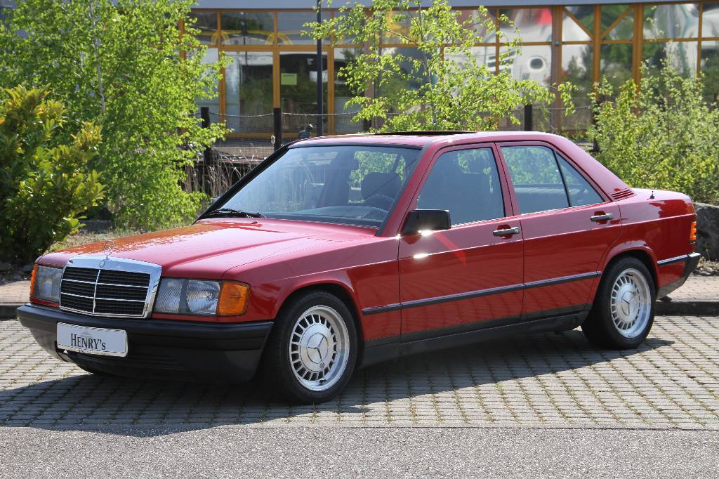 Detail a: Mercedes-Benz 190 E W 201, EZ 06.1983, Laufleistung ca. 90.100 km, H- zulassungsfähig, 90 kW/ 122 PS, 4-Zylinder, 4 -Gang Schaltgetriebe, rot, Stoff ...