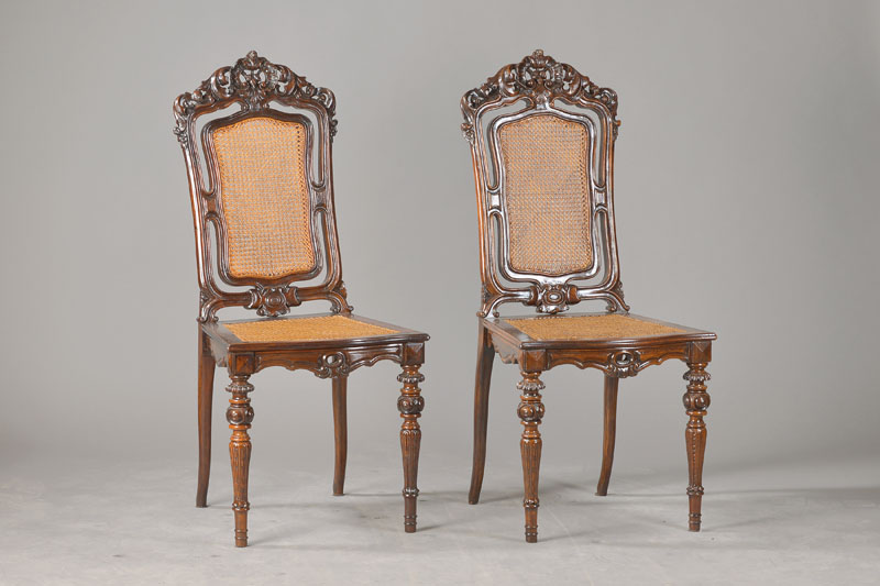 Paar Salonstühle, deutsch, um 1870/80, im Barockstil, Palisander massiv, Sitzfläche u. Rückenlehne mit Rattangeflecht in gutem Zustand, reich ...