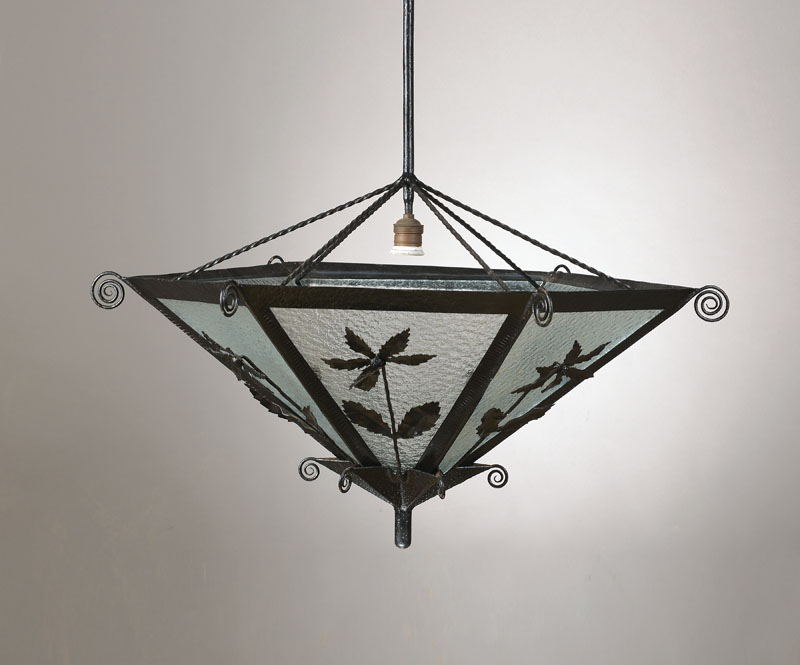 Deckenlampe, deutsch, um 1915, Jugendstil, schmiedeisern, oktagonale Grundform mit eingesätzten strukturierten Glasscheiben, Abstrakte ...