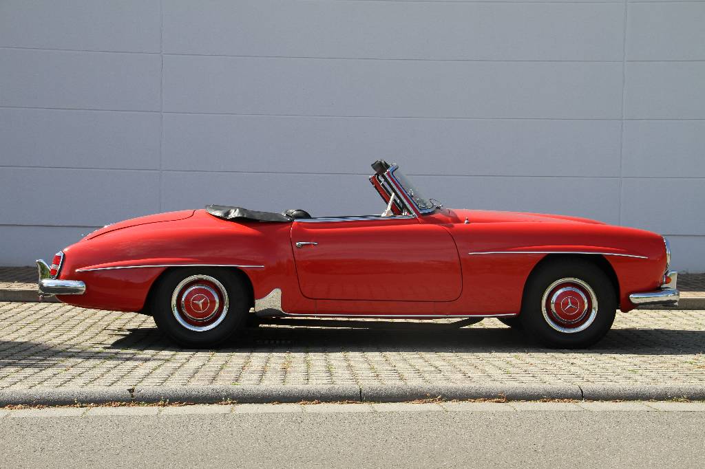 Detail b: Mercedes-Benz 190 SL W121 B II, EZ 07.1958, Laufleistung ca. 27.497 km abgelesen, HU 04.2018, H-Zulassung, 77 kW/ 105 PS, 4- Zylinder, 4-Gang ...