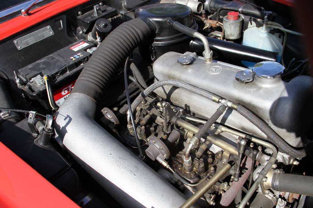 Detail e: Mercedes-Benz 190 SL W121 B II, EZ 07.1958, Laufleistung ca. 27.497 km abgelesen, HU 04.2018, H-Zulassung, 77 kW/ 105 PS, 4- Zylinder, 4-Gang ...