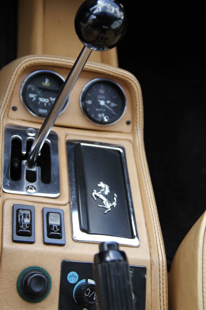 Detail e: Ferrari 308 GTB Quattrovalvole, Fahrgestellnummer ZFFLA12B00004 EZ 07.1983, Laufleistung 45.800 km, HU 05.2018, H-Zulassung, 173 kW/ 235 PS, 8- ...
