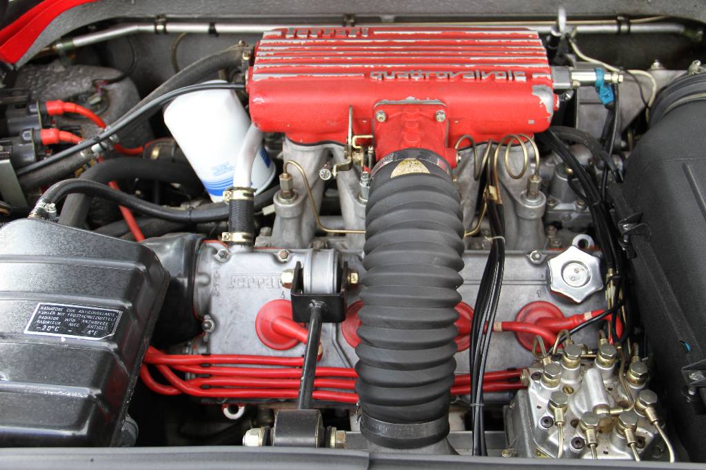Detail h: Ferrari 308 GTB Quattrovalvole, Fahrgestellnummer ZFFLA12B00004 EZ 07.1983, Laufleistung 45.800 km, HU 05.2018, H-Zulassung, 173 kW/ 235 PS, 8- ...