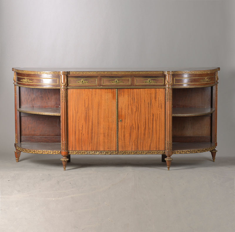 Sideboard, Deutsch, um 1900/10, nach französischem Vorbild von 1870/80, Korpus Eiche, Mahagoniefurnier, z. T. gespiegelt verlegt, Halbsäulen 4-fach ...