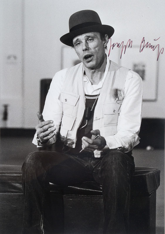 Werner Krüger, geb. 1917, Fotografie von Joseph Beuys, Silbergelatineabzug, handsigniert von Beuys, Auflage 30, WVZ Schellmann Joseph Beuys - Die ...