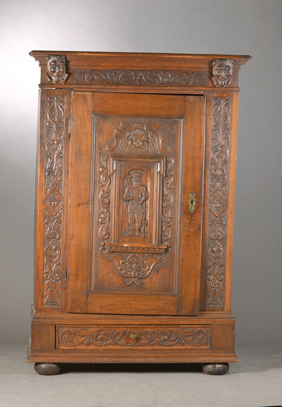 1-türiger Schrank, deutsch, um 1870/80, im Renaissance-Stil, unter Verwendung alter Teile,Eiche massiv, Tür mit verkröpfter Kartusche sowie Putti, ...
