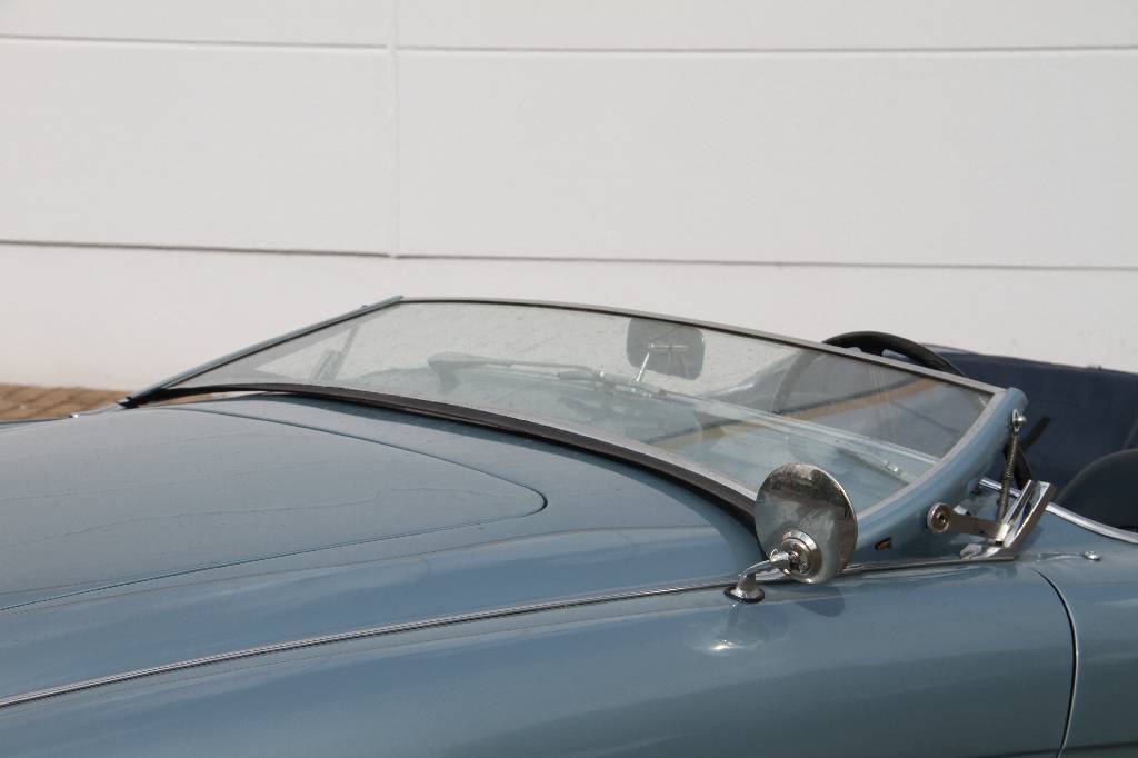 Detail h: Austin Healey 100/4 BN1, EZ 07.1955, 2. Hand in Deutschland, Laufleistung ca. 62.000 miles abgelesen, H-Zulassung, 67 kW/ 91 PS, 4- Zylinder, 3-Gang ...