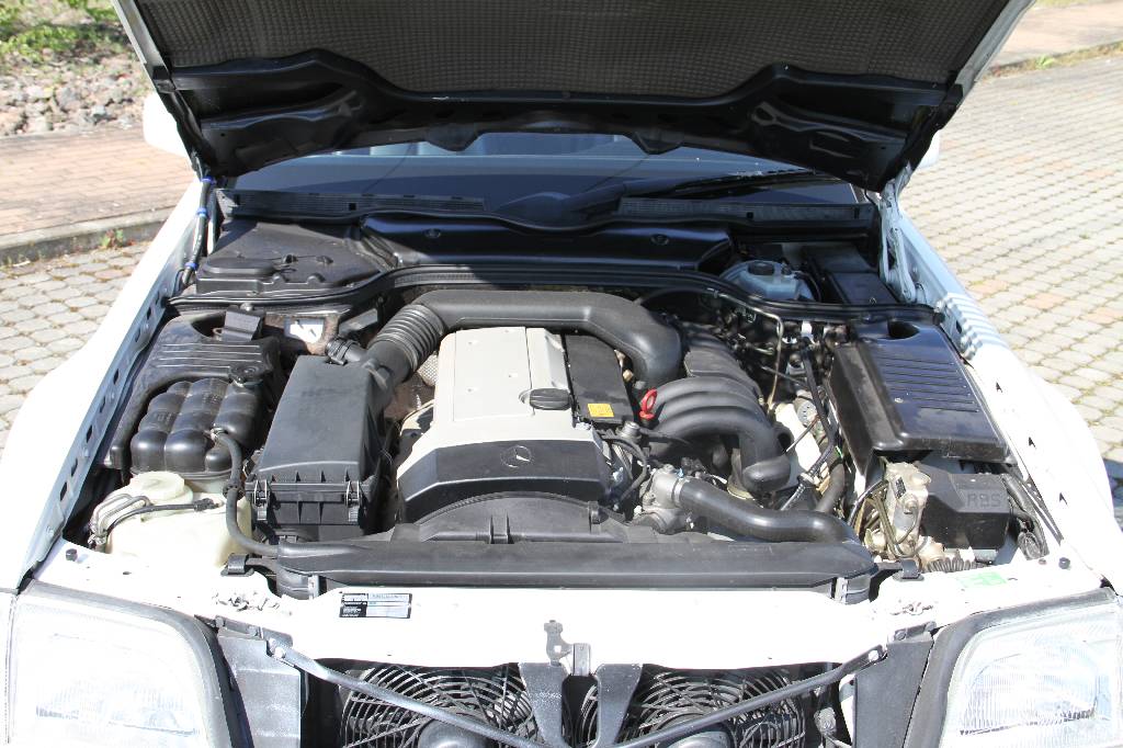Detail e: Mercedes-Benz SL 280 R 129, EZ 07.1994, 2. Hand, Laufleistung ca. 50.000 km abgelesen, 142 kW/ 193 PS, 6-Zylinder, 5-Gang Schaltgetriebe, weiß, ...