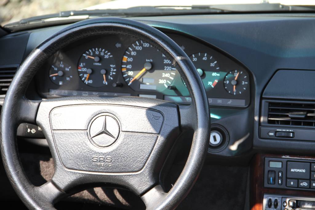 Detail f: Mercedes-Benz SL 280 R 129, EZ 07.1994, 2. Hand, Laufleistung ca. 50.000 km abgelesen, 142 kW/ 193 PS, 6-Zylinder, 5-Gang Schaltgetriebe, weiß, ...