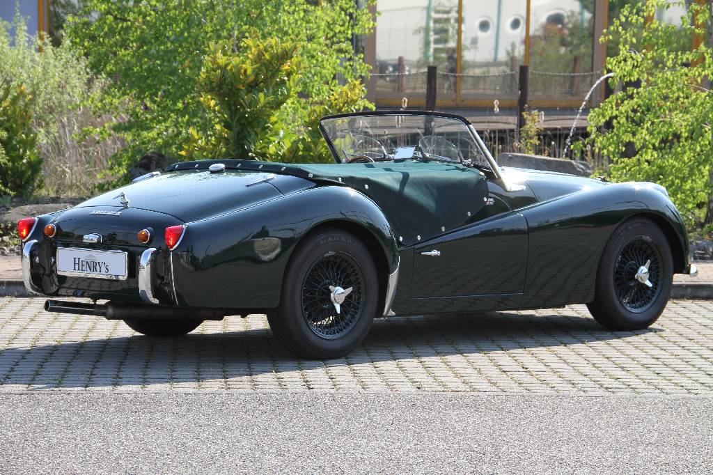 Detail b: Triumph TR3A, EZ 07.1960, 6.713 miles abgelesen, HU 07.2017, H-Zulassung, 64 kW/ 87 PS, 4-Zylinder, 4-Gang Schaltgetriebe, british racing green, ...