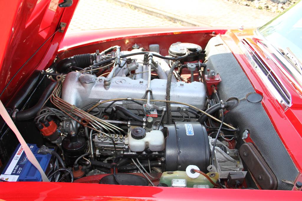 Detail b: Mercedes-Benz 230SL Pagode, Fahrgestellnummer: 012867230SL, BJ 1966, 2. Hand in den USA, H-zulassungsfähig, 110 kW/ 150 PS, 6-Zylinder, ...