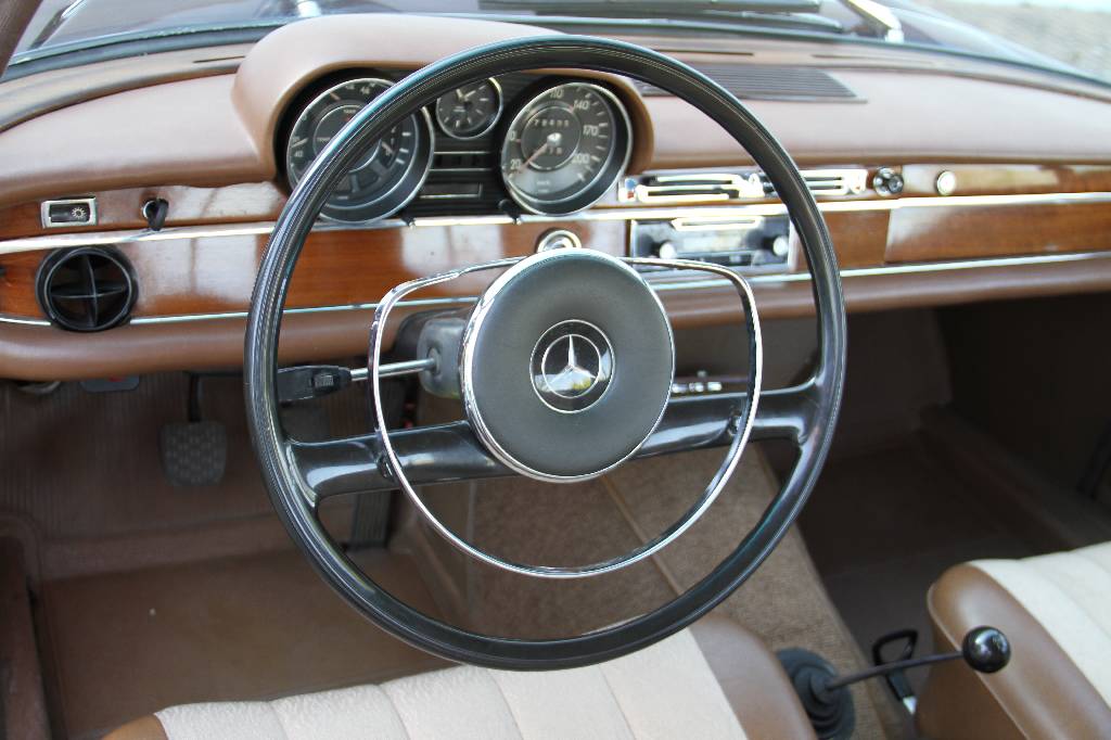 Detail b: Mercedes-Benz 250 SE W 108, EZ 11.1966, Laufleistung ca. 78.495 km abgelesen, HU neu, H-Zulassung, 110 kW/ 150 PS, 6-Zylinder, 4- Gang ...