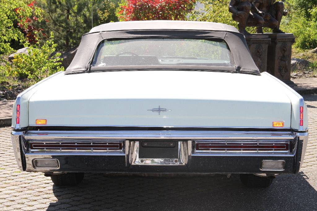 Detail b: Lincoln Continental 4-Door Convertible, EZ 07.1967, Laufleistung ca. 69.700 miles abgelesen, H-Zulassung, Automatikgetriebe, weiß, Leder schwarz, ...