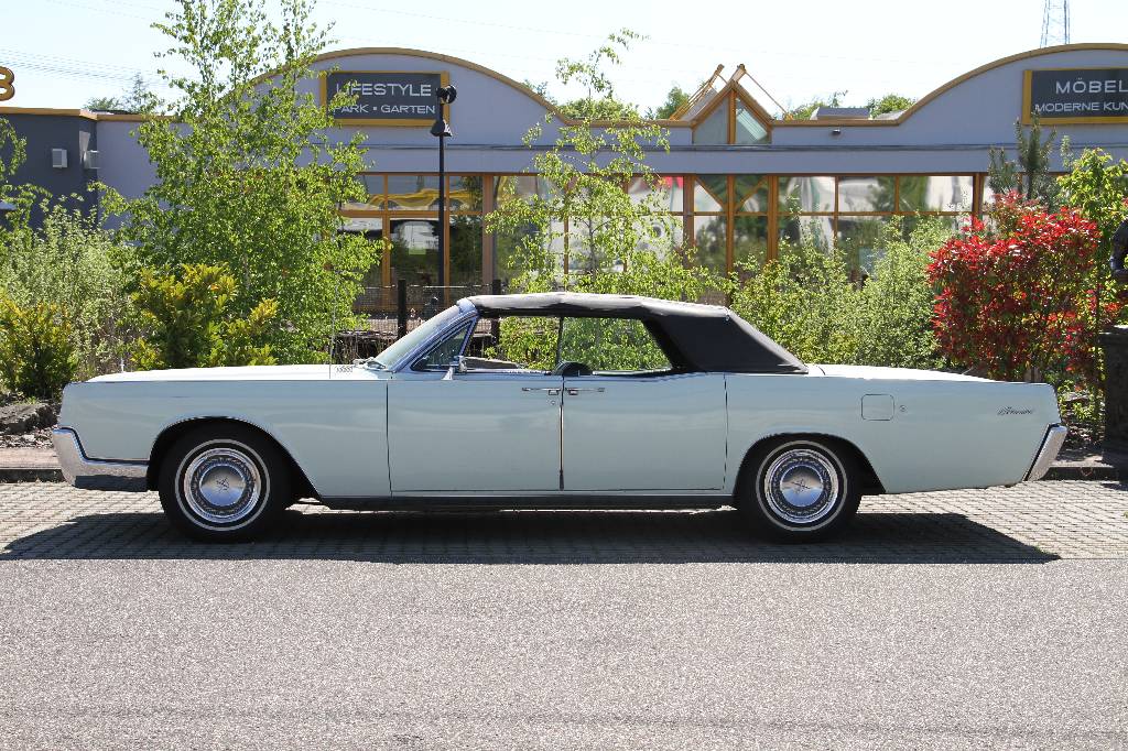 Detail e: Lincoln Continental 4-Door Convertible, EZ 07.1967, Laufleistung ca. 69.700 miles abgelesen, H-Zulassung, Automatikgetriebe, weiß, Leder schwarz, ...