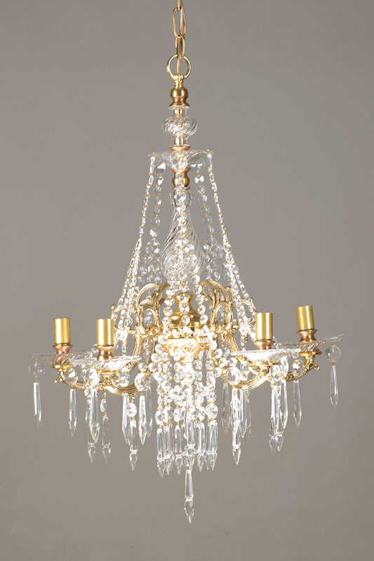 prächtige Deckenkrone, Spanien 30er Jahre, massiver ornamentierter Messingkorpus im Neobarock konzepiert, reichhaltiges und vollständiges ...
