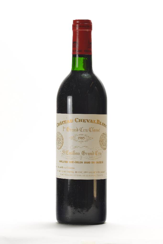 6 Flaschen 1985 Chateau Cheval Blanc, Saint-Emilion, Premier Grand Cru, je ca. 75 cl, je ca. top shoulder, unverkostet, in der 6er-Originalholzkiste, ...