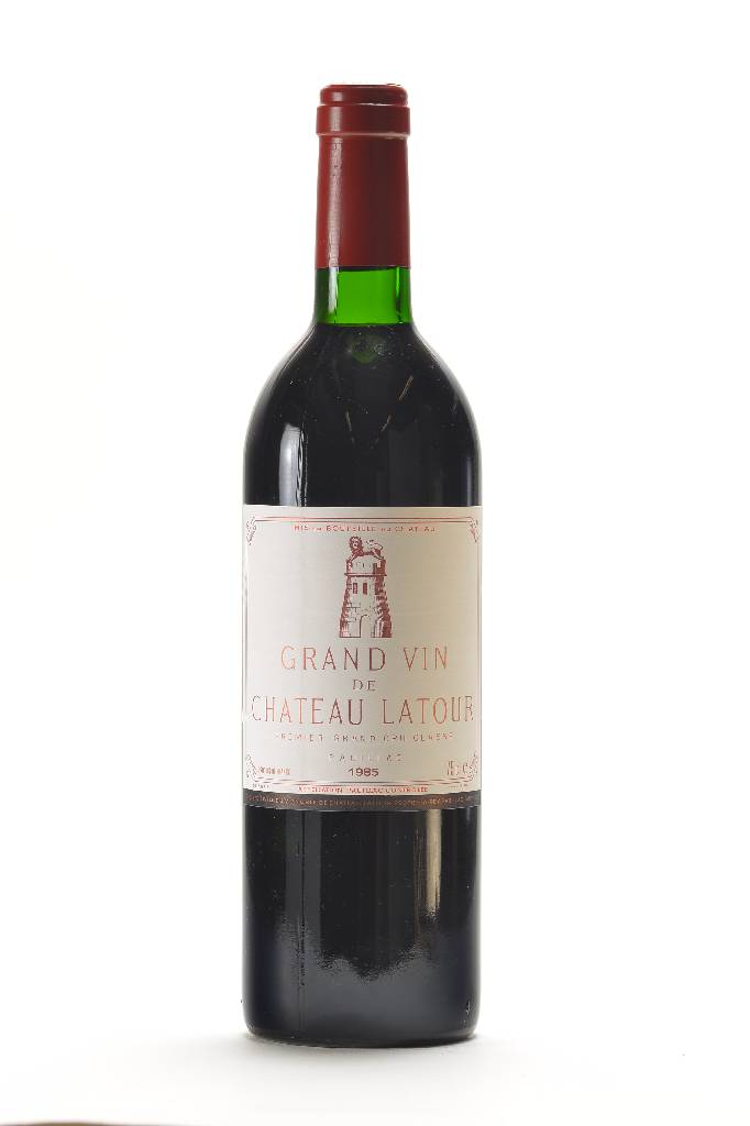 6 Flaschen 1985 Chateau Latour, Pauillac, je ca. 75 cl, Premier Grand Cru Classe, je ca. into neck-high fill, unverkostet, hervorragender ...