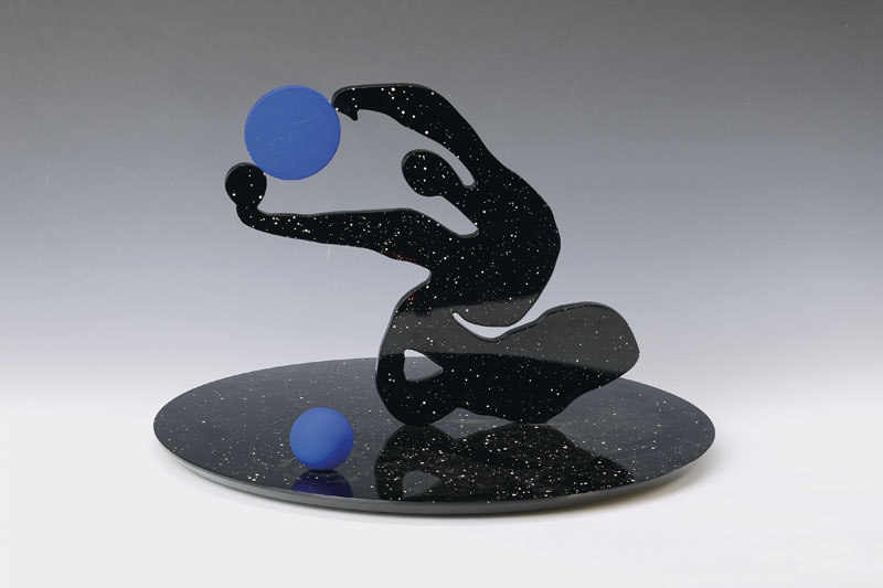 Rotraud Klein-Moquay, geb. 1938, Witwe des Yves Klein, Schwester des Günther Uecker, hier: Skulptur von 2001: "Playing with Stars", ...