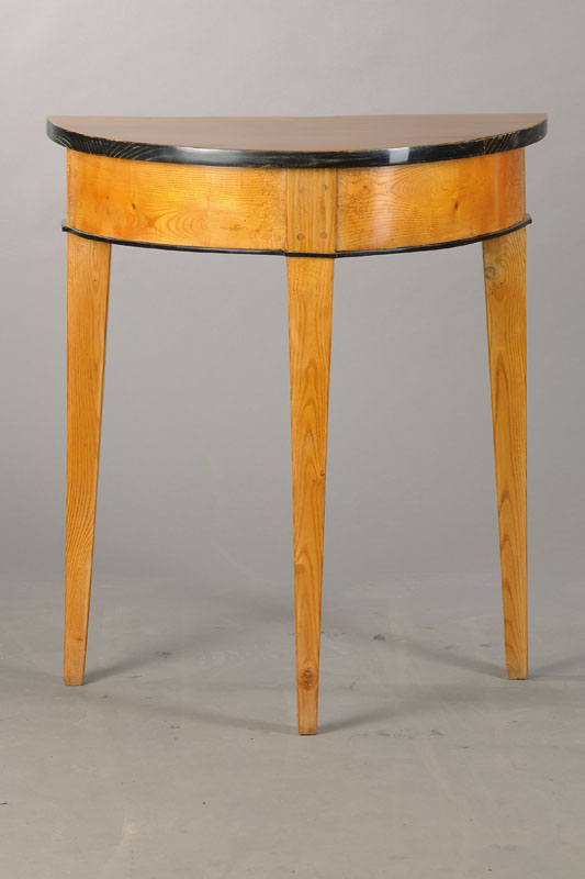 Konsolentisch, deutsch, im Stil von 1830, 2. H. 20. Jh., aus altem Holz und alten Furnier gearbeitet, stilrein, vielfach verwendbar, Zarge und Platte ...
