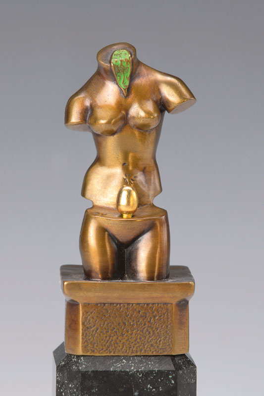 Salvador Dali, 1904-1989, Bronzeskulptur auf Sockel, signiert und nummeriert 6122/7500 D, Gesamthöhe ca. 20 cm