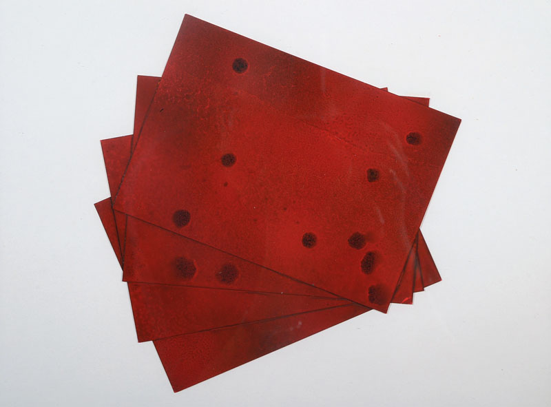 Thomas Schütte, geb. 1954, Collage/Mischtechnik, Acryl/Sprühfarbe, rückseitig signiert, datiert 91, mit Widmung, ca. 19,5x19,5 cm, unter Glas ...