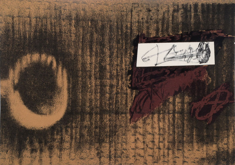Antoni Tapies, 1923-2012, Lithographie 1979, drucksigniert mit Fingerabdruck, Einladungskarte der Galerie Hilbur Karlsruhe, ca. 30x21,4 cm, mit ...