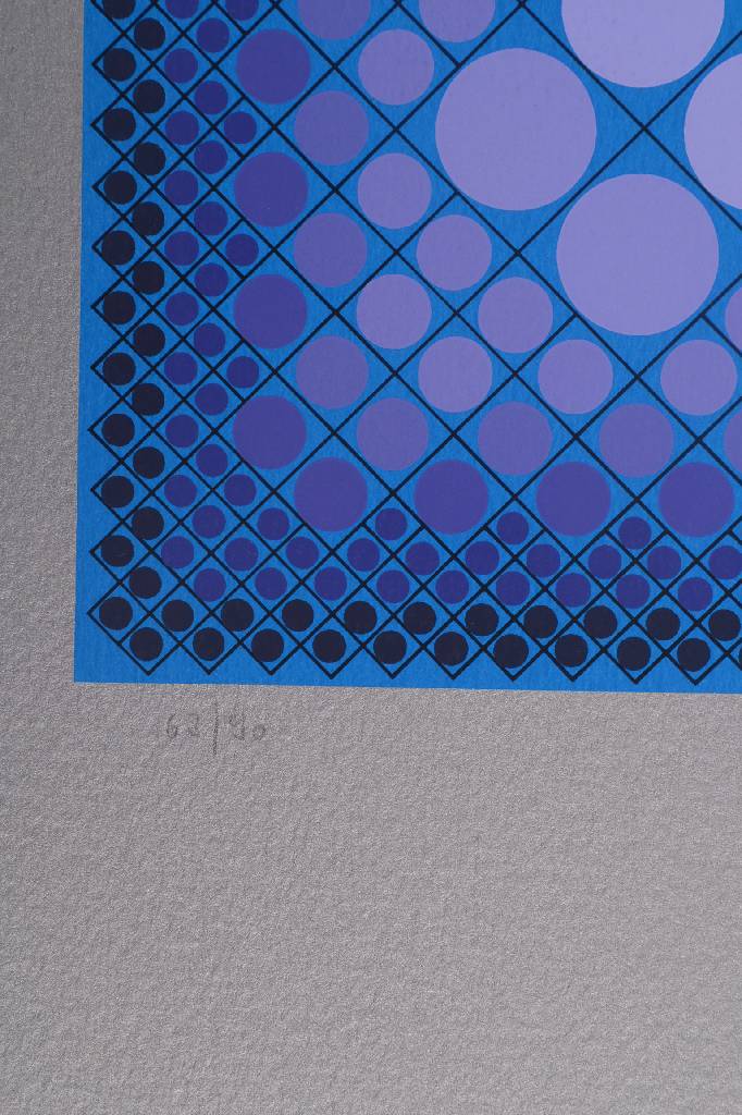 Detail b: Victor Vasarely, 1906-1997, Serigraphie in 9 Farben auf silbernem Hintergrund auf Karton, Corona, handsigniert und nummeriert 68/90, Blattgr. ca. ...