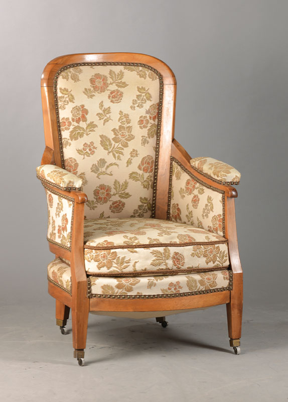 Bergerè, süddeutsch, um 1820/30, Nussbaum m ssiv, üppige Polsterung, konische Vierkantbeine mit Rollen, Alterssp., Bezug u. Polster mit Gebr.-Sp., ...