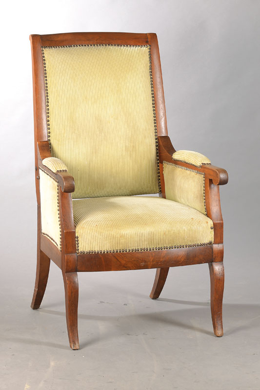 Bergeré mit verstellbarer Rückenlehne, südwestdeutsch, um 1825, Nussbaum massiv u. furniert, frühe Form, mit beidseitig ausgestellten Beinen, ...
