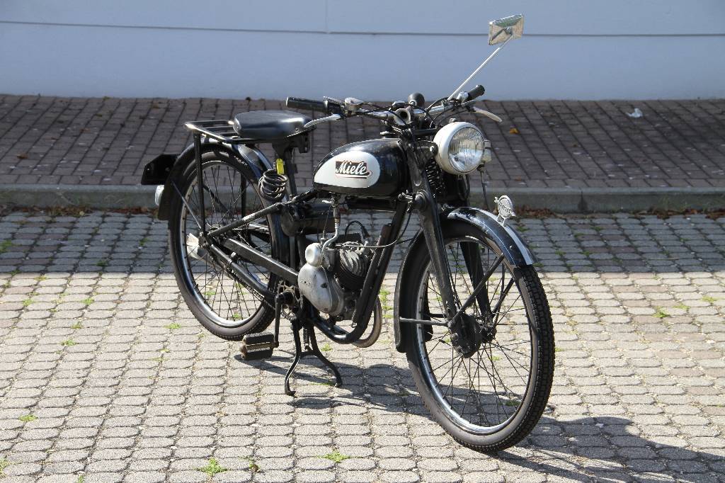 Miele K21, Fahrgestellnummer 1004639, EZ 06.1951, Laufleistung ca. 5.596 km abgelesen , 2 kW/ 3 PS, 1- Zylinder, 2-Gang Schaltgetriebe, schwarz, ...