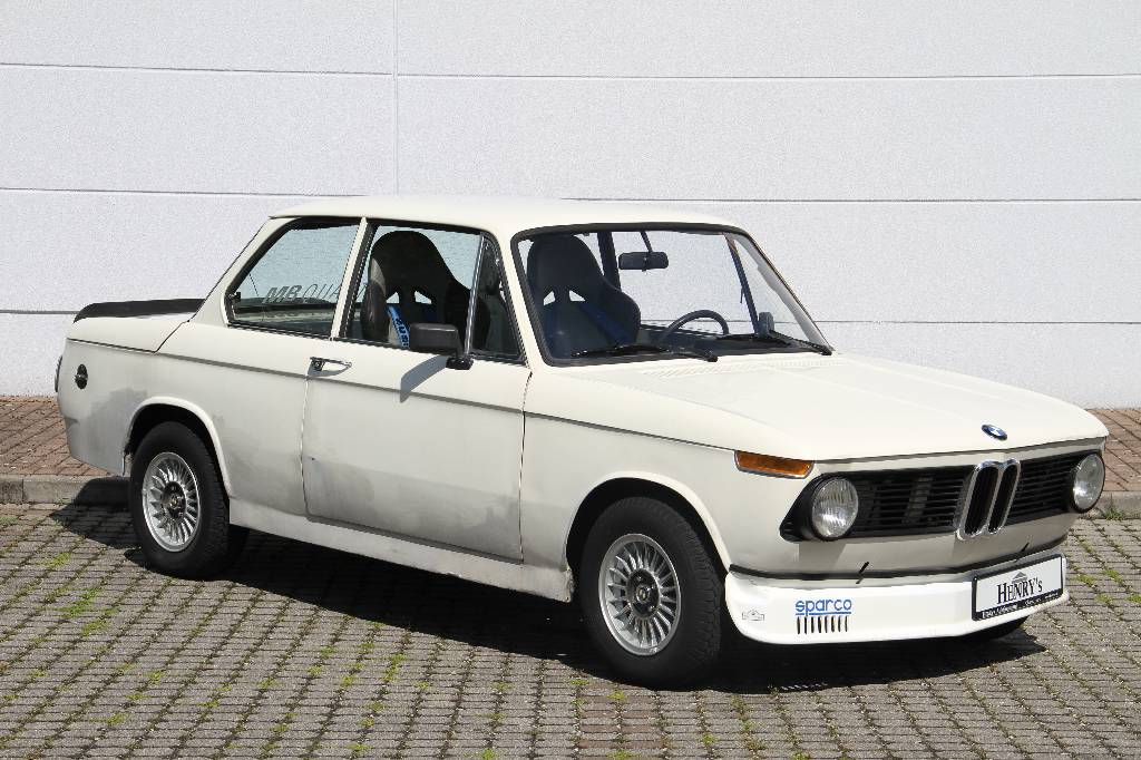 BMW 2002, Fahrgestellnummer 3672280, EZ 10.1974, ca. 80.000 km, HU 11.2016, kW 78/ 106 PS, 4-Zylinder, 4-Gang Schaltgetriebe, weiß, schwarz-grau, ...