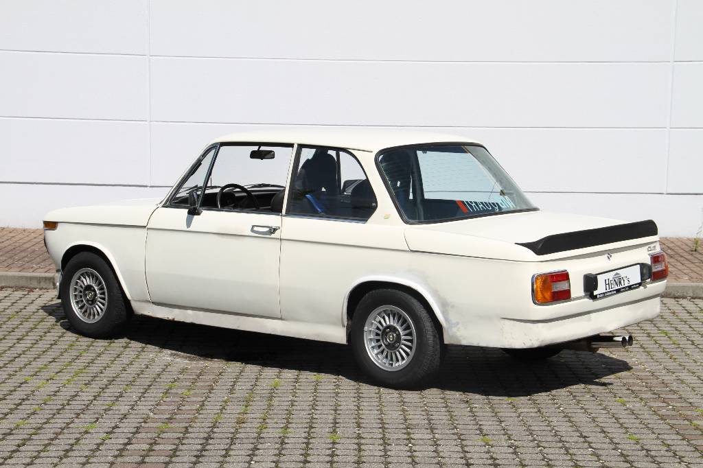 Detail c: BMW 2002, Fahrgestellnummer 3672280, EZ 10.1974, ca. 80.000 km, HU 11.2016, kW 78/ 106 PS, 4-Zylinder, 4-Gang Schaltgetriebe, weiß, schwarz-grau, ...
