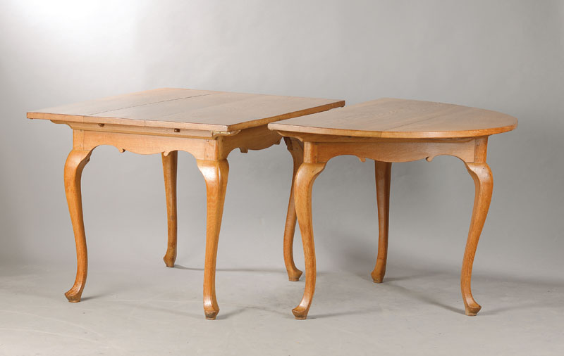 Ausgefallene Tischkonstellation, um 1900, helle massives Eichenholz, rechteckiger Mitteltisch mit 2 Halbrunden Konsolen, als große Tafel oder ...