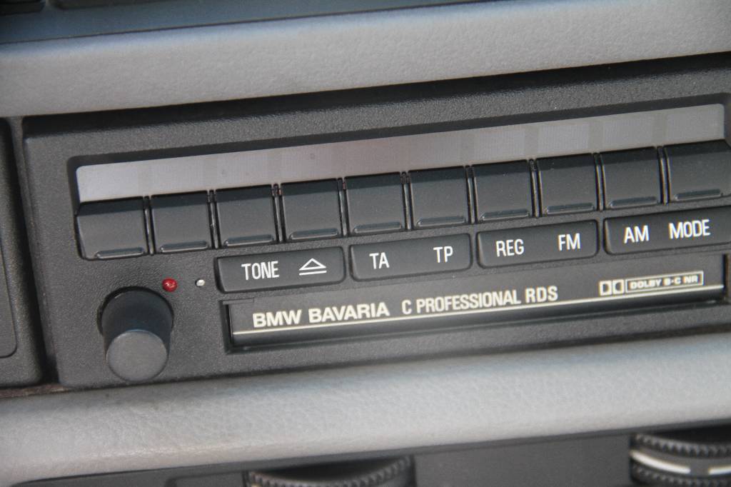 Detail h: BMW 730i Limousine, Fahrgestellnummer: WBAGA81010DA29105, EZ 02.1994, 2.Hand, 203.270 km, HU 07.2016 abgelaufen, 138 kW /188 PS, 6- Zylinder, ...