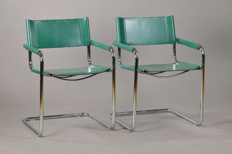 Vier Freischwinger, wohl Thonet, 80er Jahre,grünes Leder, verchromtes Stahlrohrgestell, Leder mit Gebr.-Sp., keine Herstellerplakette / -etikett, ...