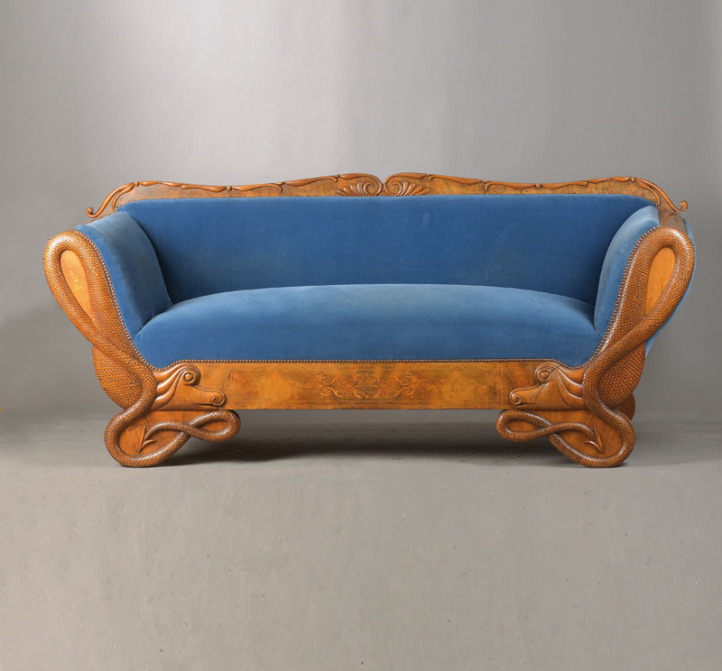 Sofa, Frankfurt, um 1835-40, Nussbaum massiv, Wurzelfurnier, z. T. quer verlegt, vollplastische Verzierungen in Schlangenform, sehr schöne ...