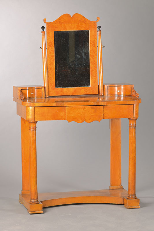 Friesiertisch, um 1835-40, Schweiz, Ahorn z. T. gespiegelt verlegt, z. T. quer verlegt, l. gestauchte Säulenbeine, Zargenschub, Aufsätze mit 2 ...