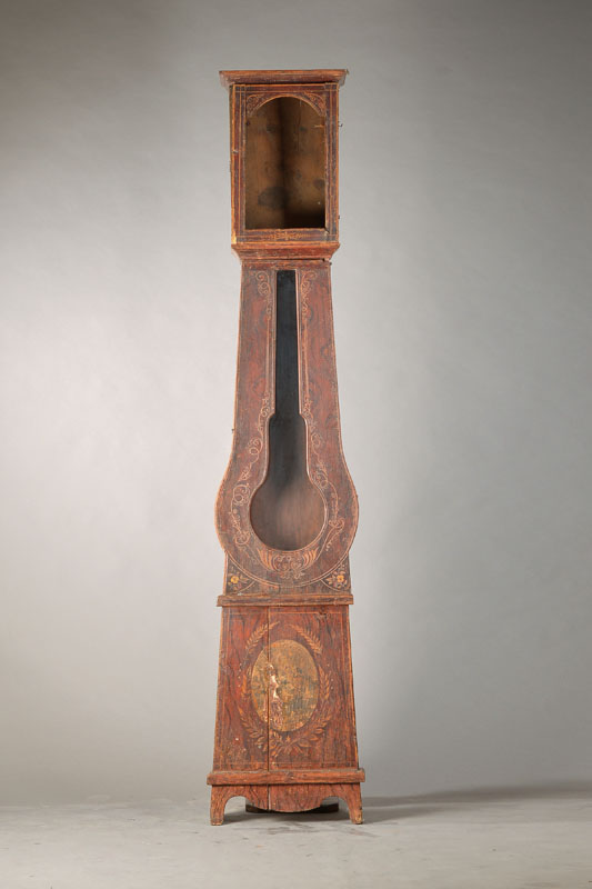 Comtoise, Frankreich um 1860/70, geprägte Messingumrandung, im Giebel mit religiöser Szene, mass. Hakengang, Halbstd. Schlag mit Nachschlag auf ...
