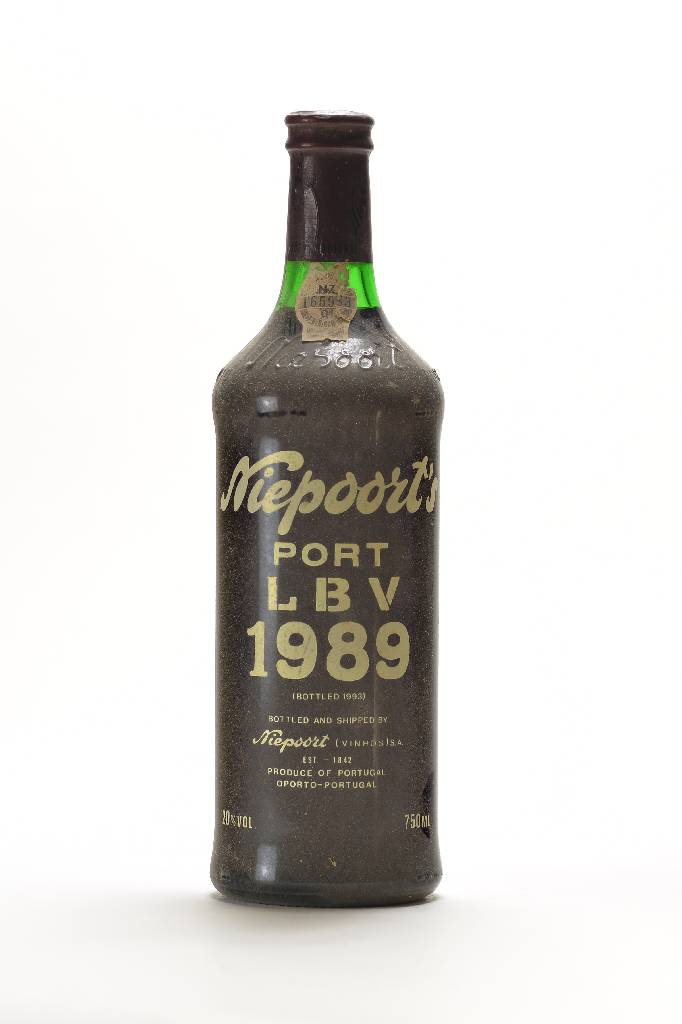 3 Flaschen 1989 Niepoort's Port LBV, LBV= Late Bottled Vintage Port, 4 Jahre nach der Lese abgefüllt, 1993 in die Flasche abgefüllt,je ca. 75 ...