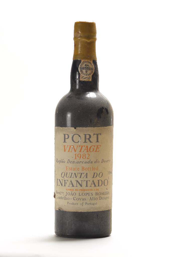 4 Flaschen 1982 Quinta do Infantado Vintage Port, je ca. 19,5% Vol., je ca. 75 cl, je ca. top shoulder und besser, hier Flaschennummern: 401, 397, ...
