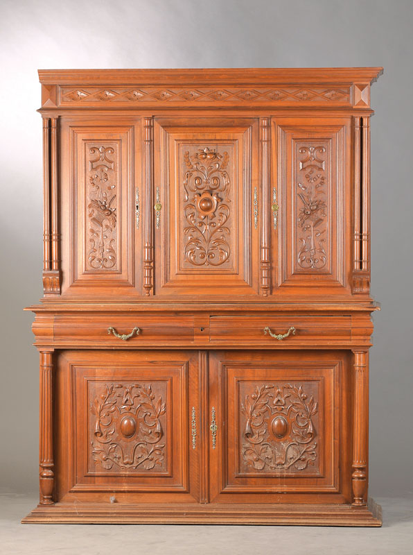Vielzweckschrank, Elsaß, 2.H. 19.Jh., Nußbaum, Aufsatz 3-türig, mit Beschlagwerk, Unterteil 2-schübig, 2-türig mit Beschlagwerfüllung, ...