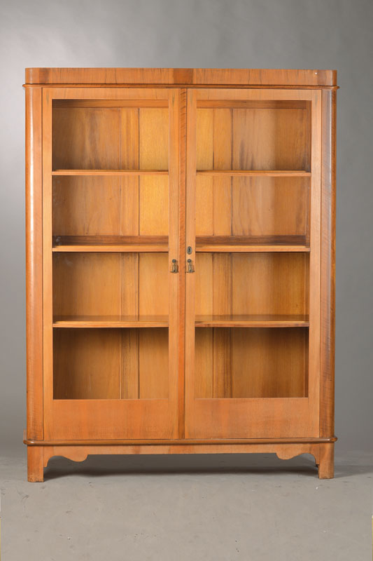 Vitrinenschrank, süddeutsch, 1.H. 20.Jh., Firma Chr.Niederhöfer u. Söhne, Edenkoben, Pfalz, , 2-türig, Türen verglast und 3-fach gesprosst, 3 ...