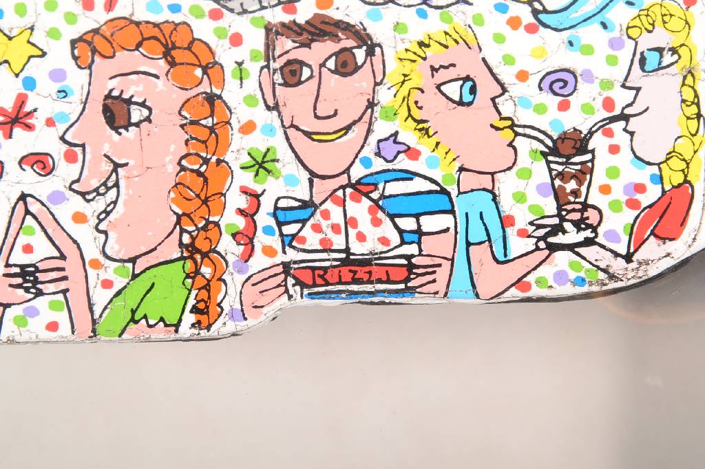 Detail b: James Rizzi, 1950-2011, Brikett, Kohle für Kohle, Farbserigraphie auf farblos glasiertem Brikett, krakeliert durch Druckprinzip, lim. auf 350 ...