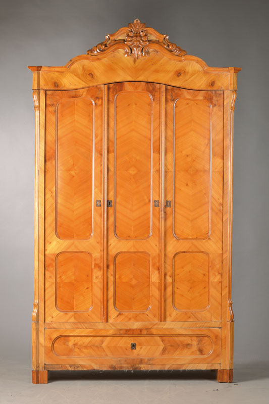 Dielenschrank, im Spätbiedermeierstil, 2.H.19.Jh., Mitteldeutsch, Kirschbaumfurnier auf Weichholzkorpus, frontseitig 3 aufgeblendete TÜren, ...