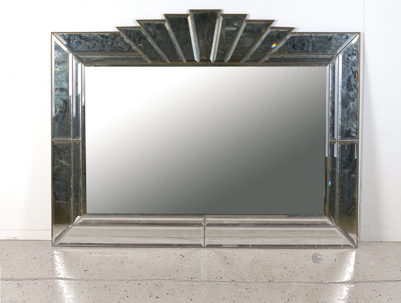Wandspiegel, 1970er/1980er Jahre, im Stil des Art Deco, facettiert, Messingmontur, ca. 109x139cm