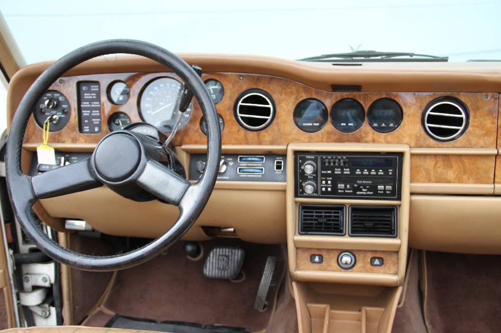 Detail e: Rolls Royce Corniche Cabriolet, Fahrgestellnummer SCAZD42A7FCX10102, EZ 01.12.1984, Laufleistung 86.993 km, H-Zulassung nein, 148kW/ 201PS, ...