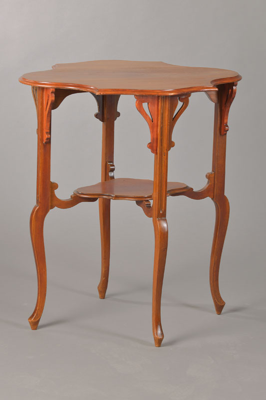 Beistelltischchen, deutsch, Jugendstil, um 1900, Mahagoni massiv, allseitig geschweift, sehr stilisiert, untere Etage, wenige Gebr.-Sp., ca. 74x67x54 ...