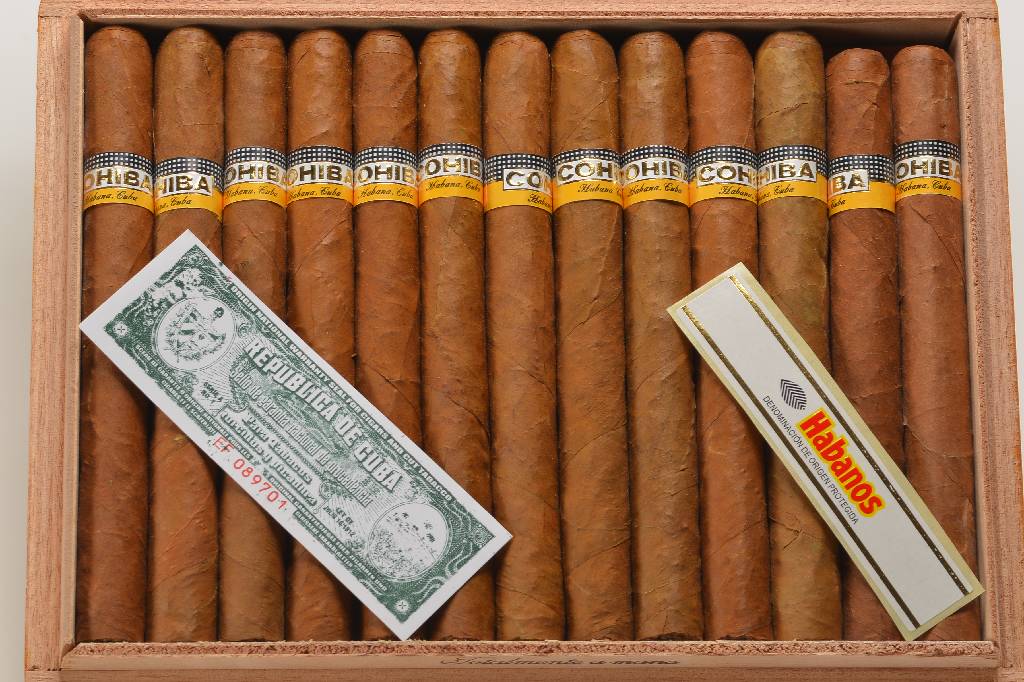 -entfällt- 25 Zigarren Cohiba Esplendidos, Habanos/Cuba, Codenummer EF 089701, mit Zertifikat , in Originalschatulle, diese gut erhalten, sehr ...