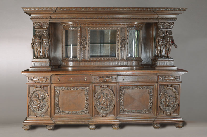 Überreicher Buffet-Schrank, von Welt-Ausstellungs-Niveau, deutsch, um 1910/20, Eiche massiv, komplett auf Rahmen gearbeitet, architektonischer ...