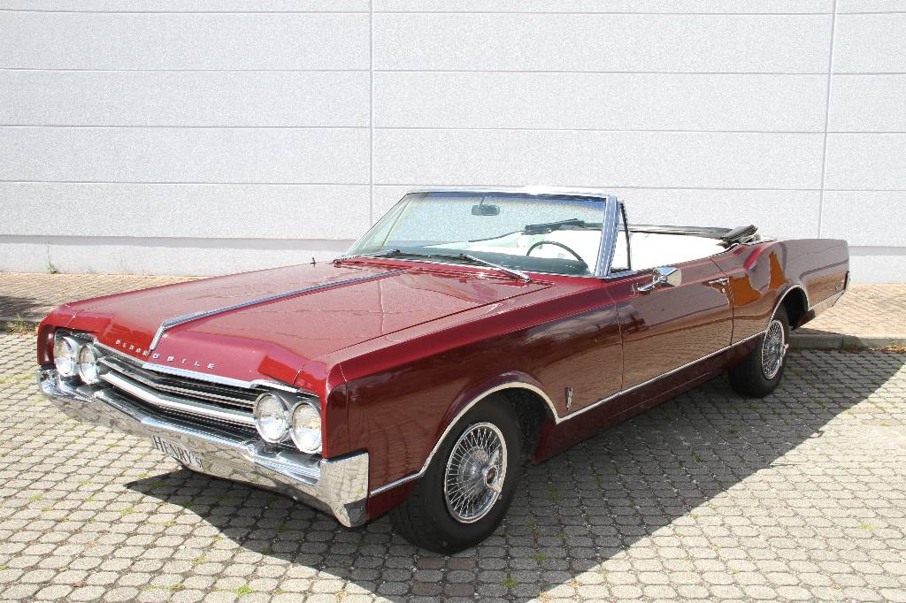 0ldsmobile 88 Dynamic Conv. Cabriolet, Fahrgestellnummer NSC92523, EZ 1965, Fahrzeughalter 1 in CZ vorher USA, Laufleistung unbekannt, H-Zulassung in ...